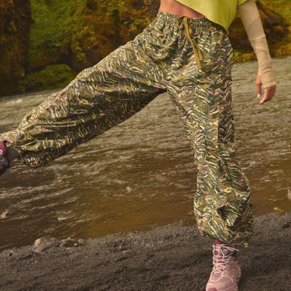 Free People Movement sz XS olive combo zephyr print high-rise baggy balloon pant - Picture 3 of 16